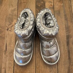 H&M Woman’s Silver Quilted Silver Metallic Puffer Boots Size 7